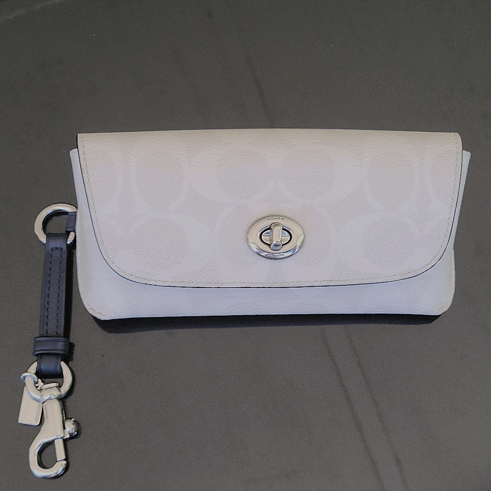 Coach Sunglass Case Signature Canvas